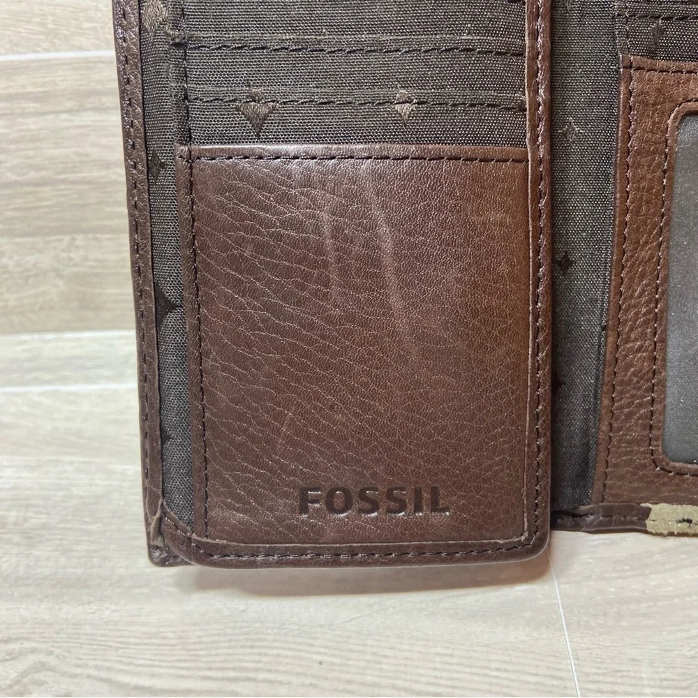 FOSSIL / Ladies Brown Leather and Tan Metallic Tri Fold Wallet